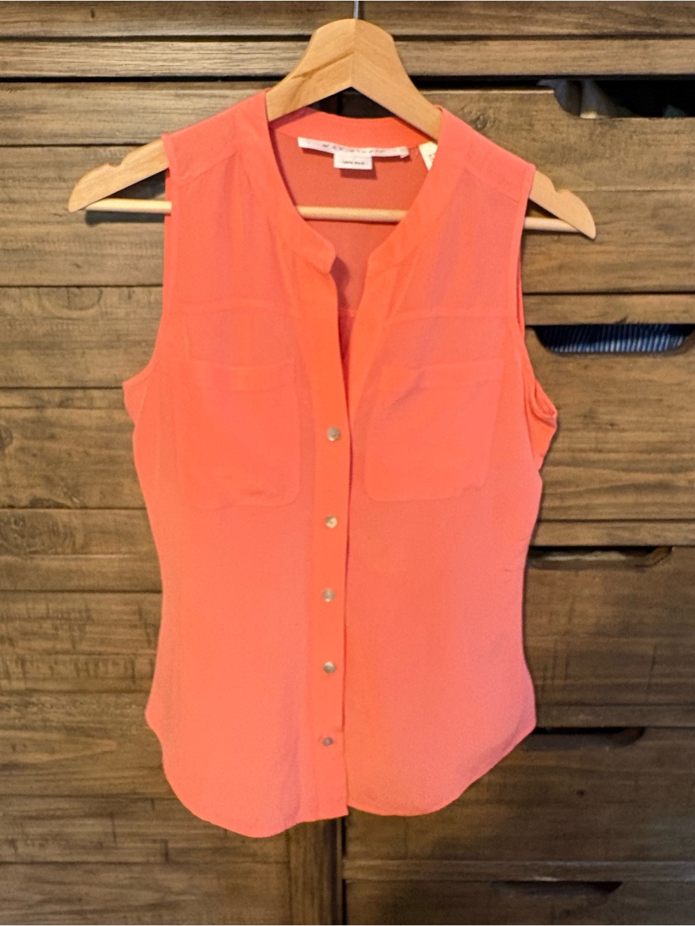 Max Studio 100% Silk Coral Sleeveless Blouse XS Pink Snap Front Career Top - Picture 2 of 4